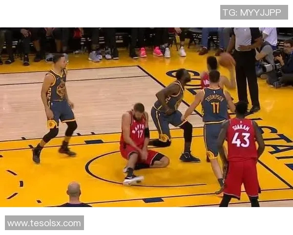 勇士赛场爆发小插曲，裁判如何处理？