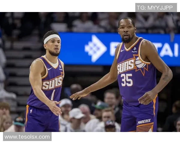 昔日恩怨再现!布克与老队友狭路相逢 昔日恩怨再现!布克与老队友狭路相逢